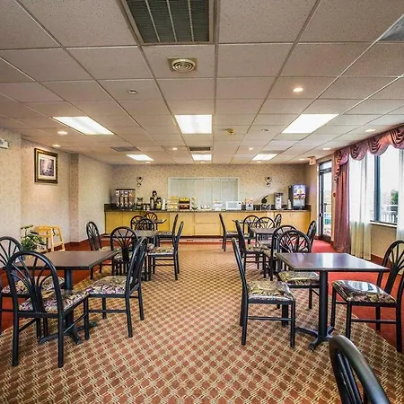 Econo Lodge Inn&Suites 