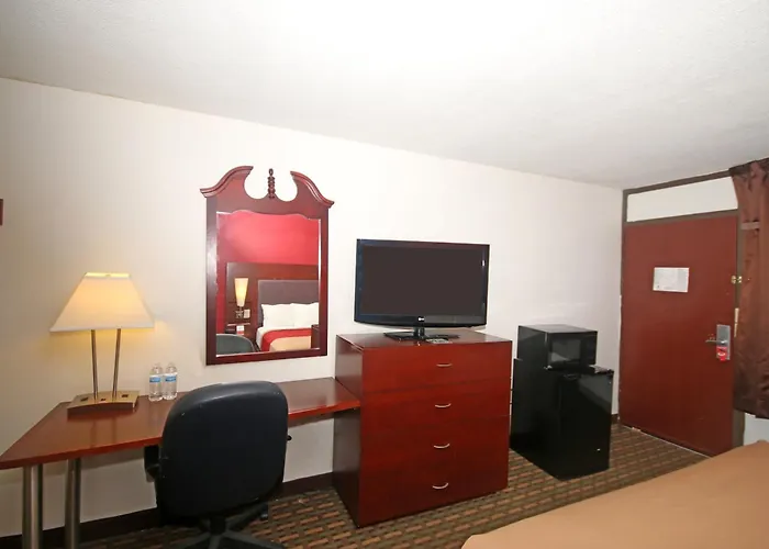 Econo Lodge Inn And Suites - Pilot Mountain