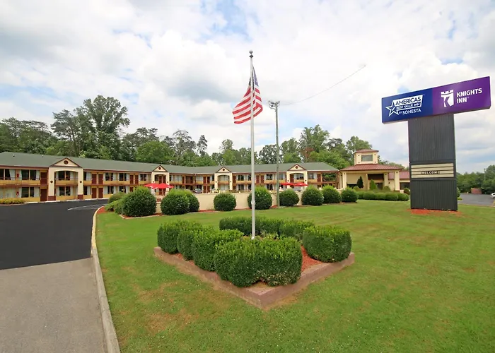 Econo Lodge Inn And Suites - Pilot Mountain