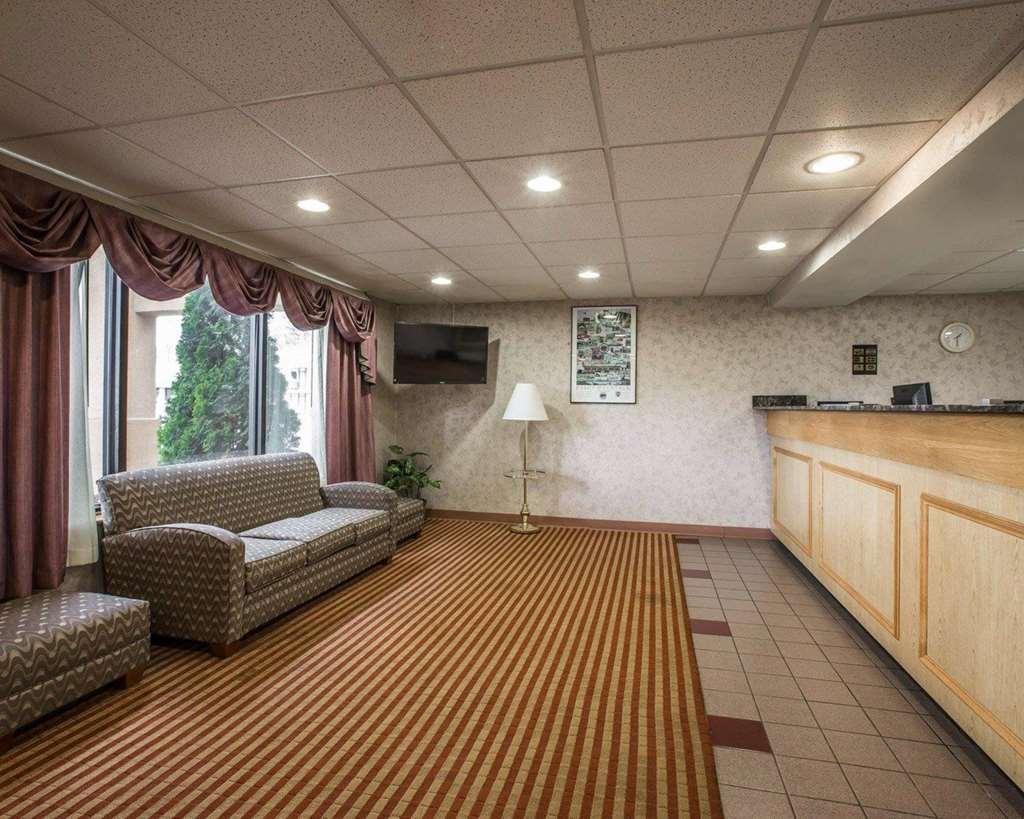 Motel Econo Lodge Inn And Suites - Pilot Mountain 2*