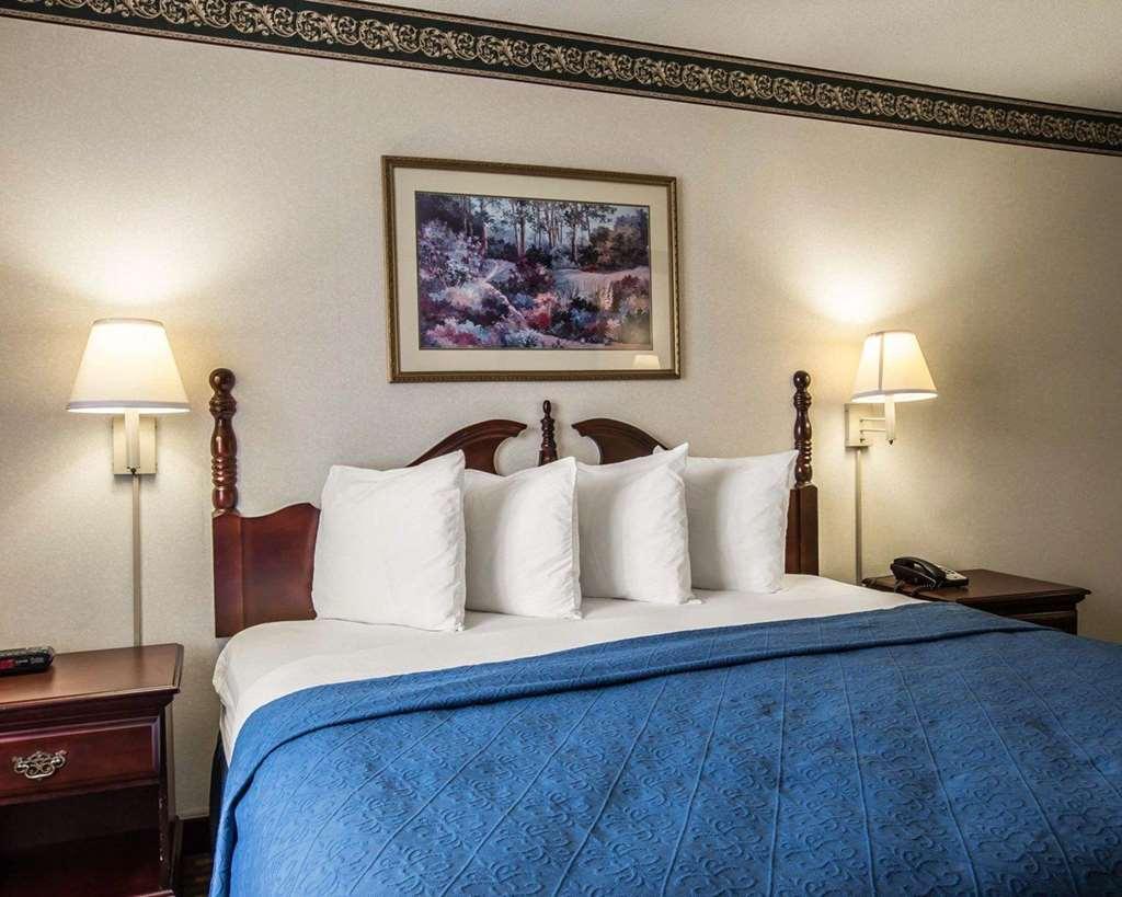 Econo Lodge Inn And Suites - Pilot Mountain Pilot Mountain