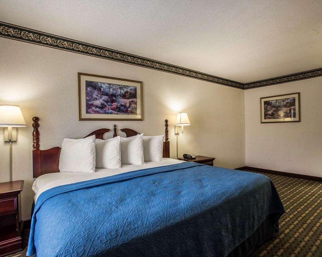 Motel Econo Lodge Inn And Suites - Pilot Mountain 2*