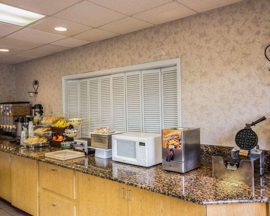 Econo Lodge Inn And Suites - Pilot Mountain