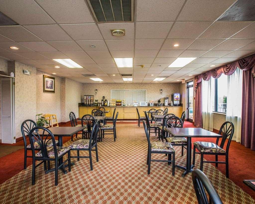 Econo Lodge Inn And Suites - Pilot Mountain Motel 2*