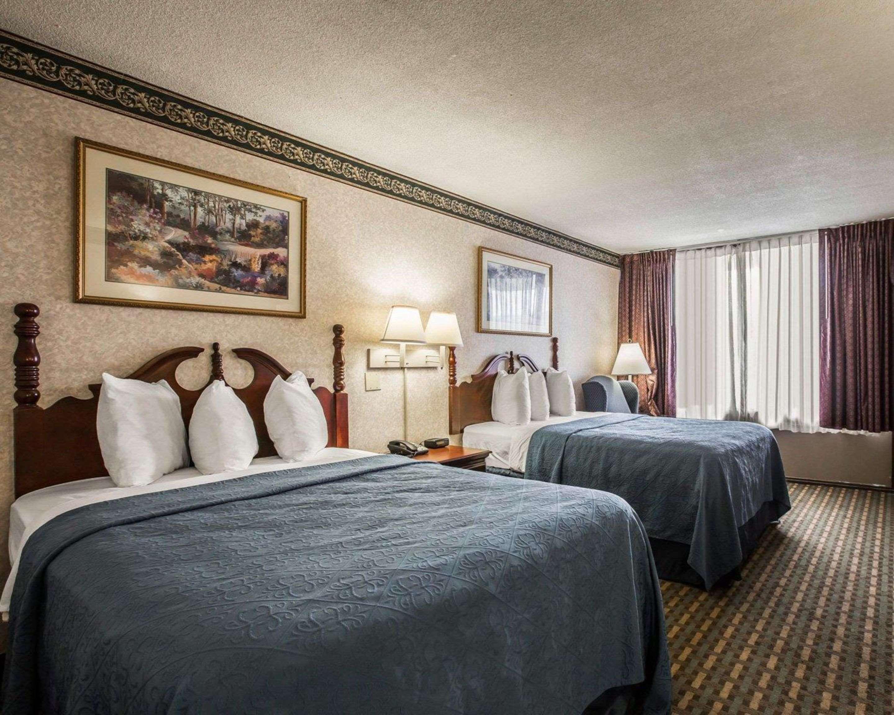 Motel Econo And -