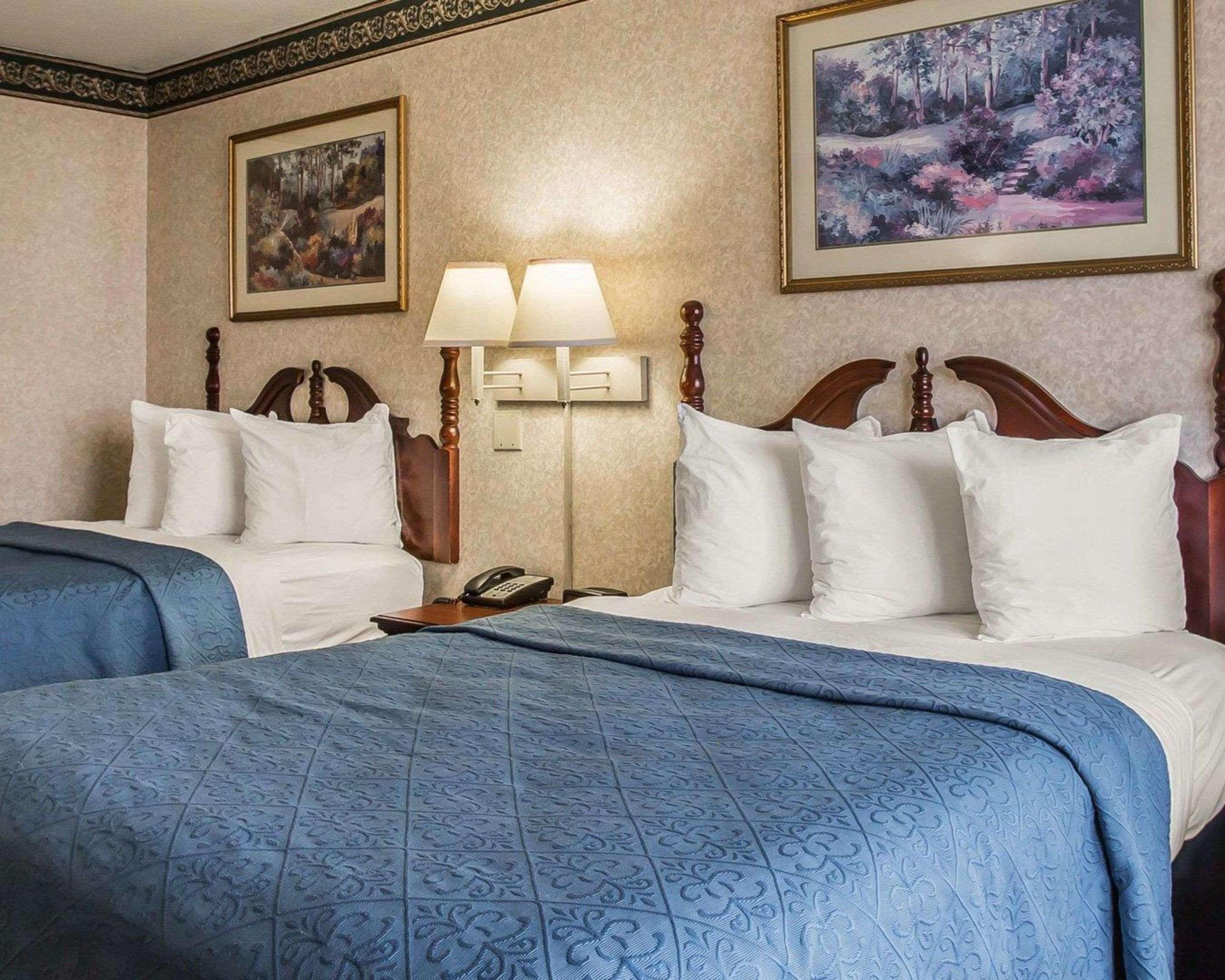 Econo Lodge Inn And Suites - Pilot Mountain 2*