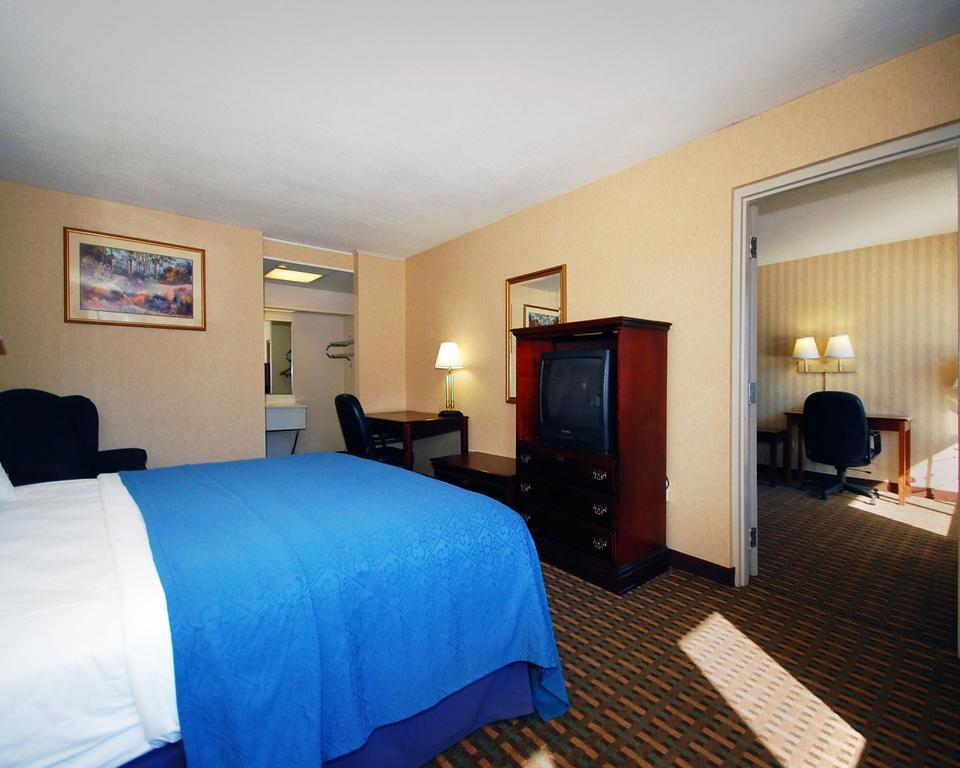 Econo Lodge Inn And Suites - Pilot Mountain