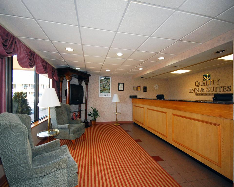 Econo Lodge Inn And Suites - Pilot Mountain