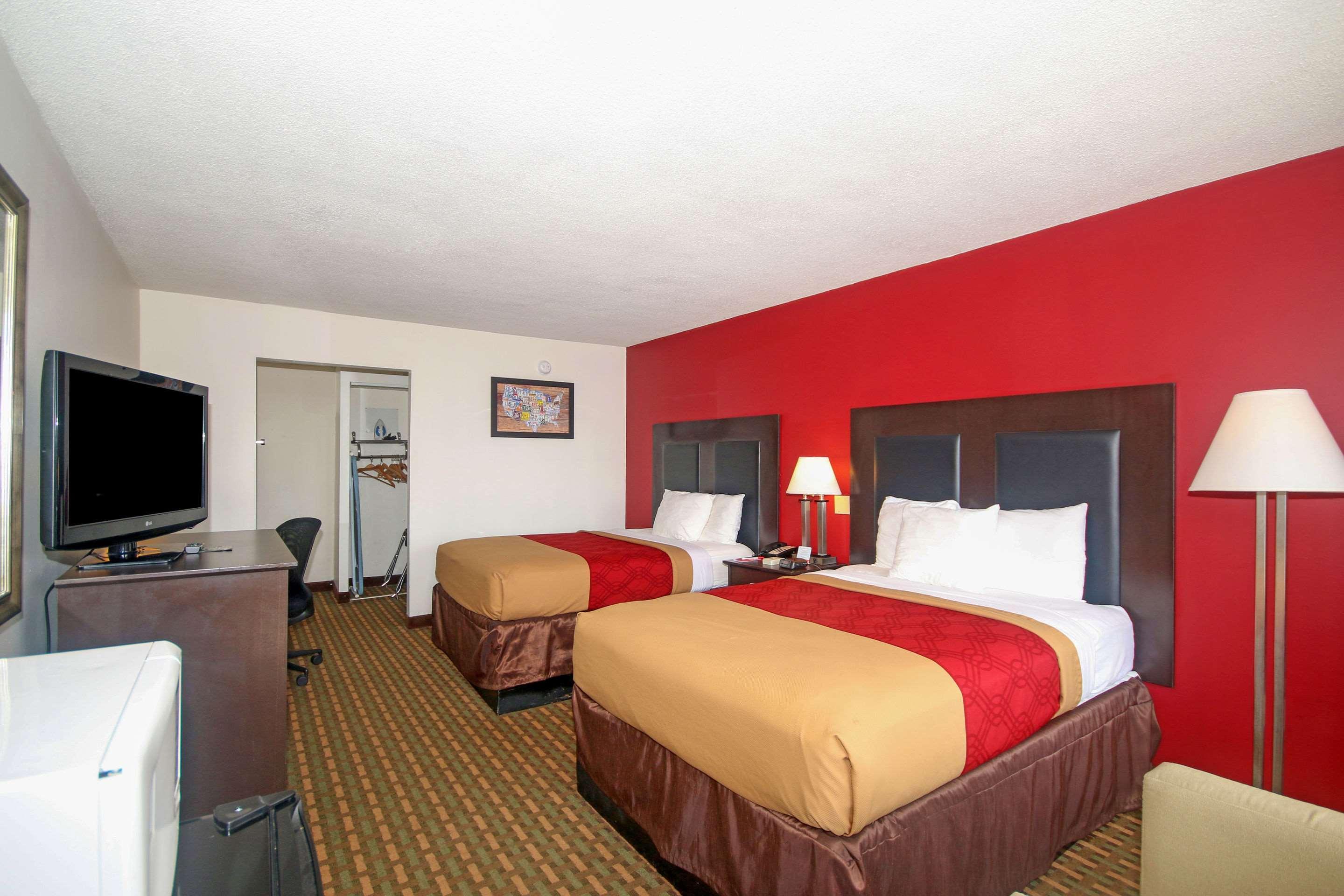 Motel Econo And - Pilot Mountain