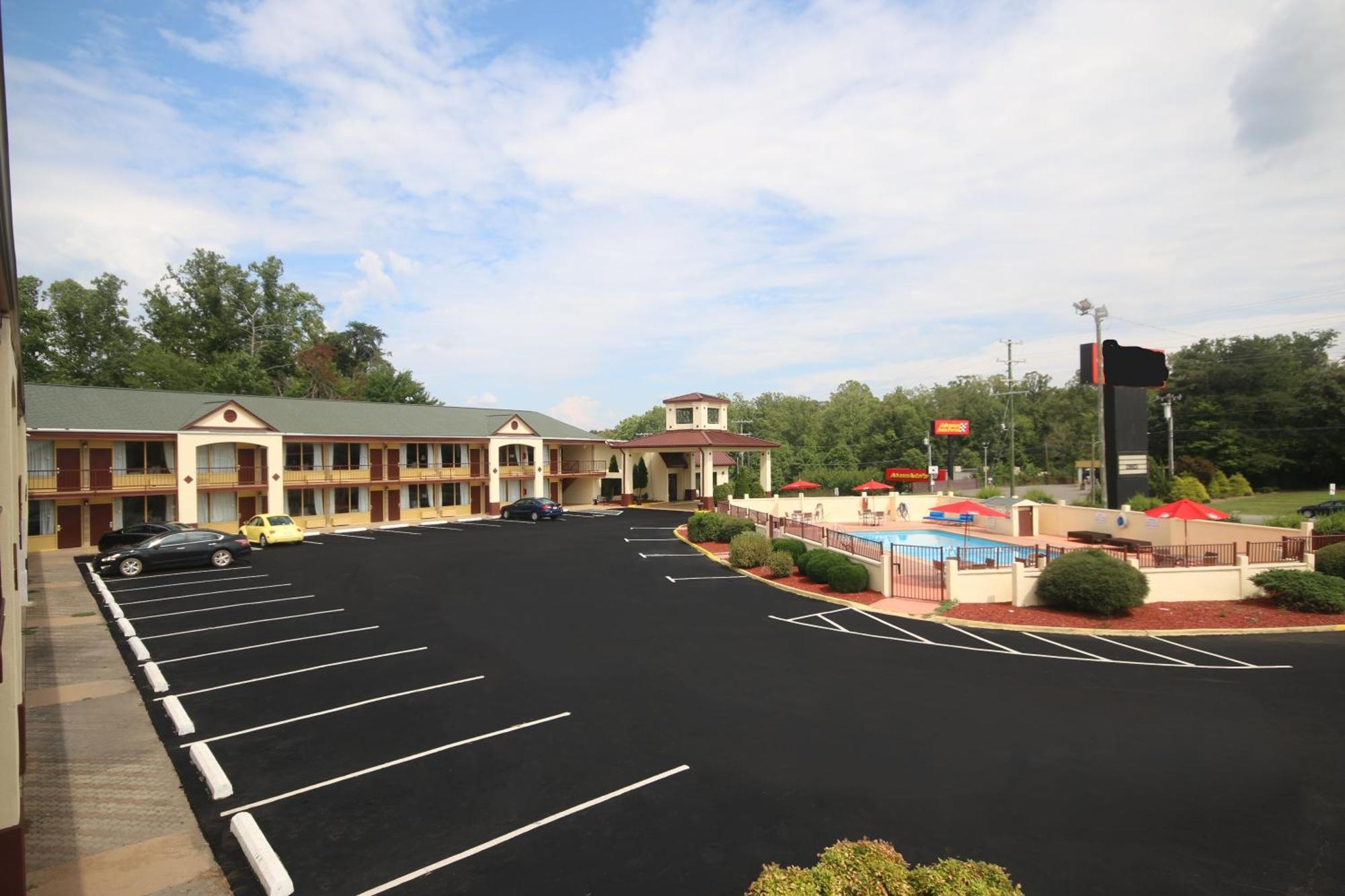 Motel Econo And - Pilot Mountain