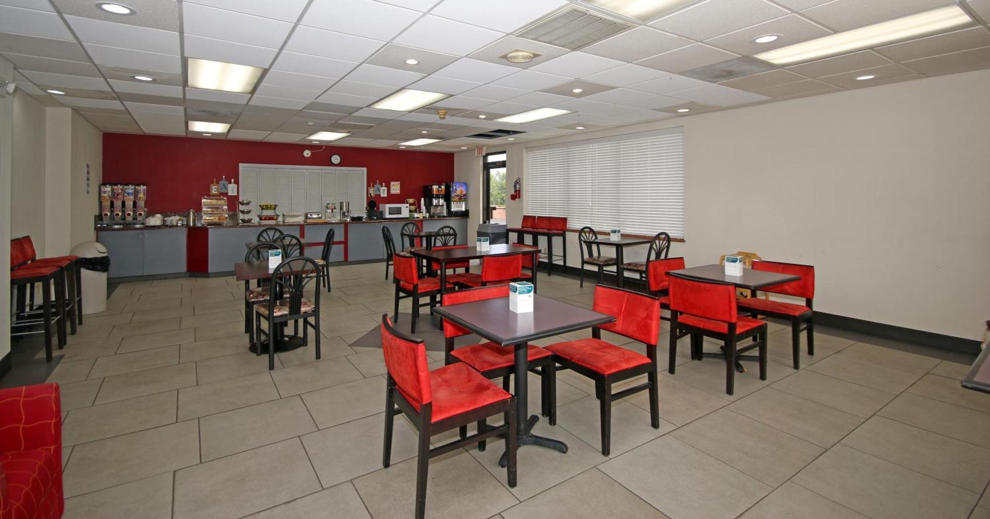 Econo Lodge Inn And Suites - Pilot Mountain