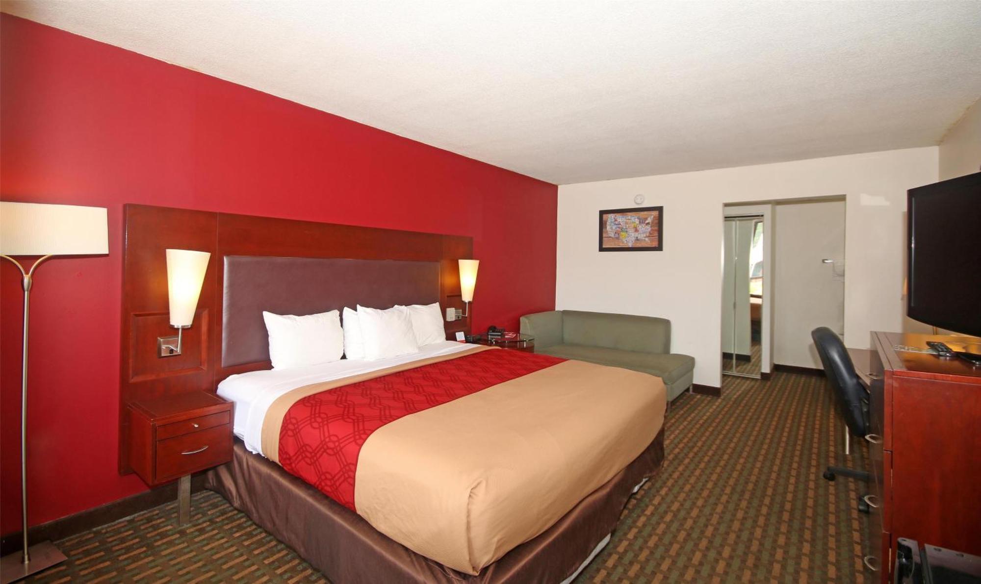 Motel Econo Lodge Inn And Suites - Pilot Mountain 2*