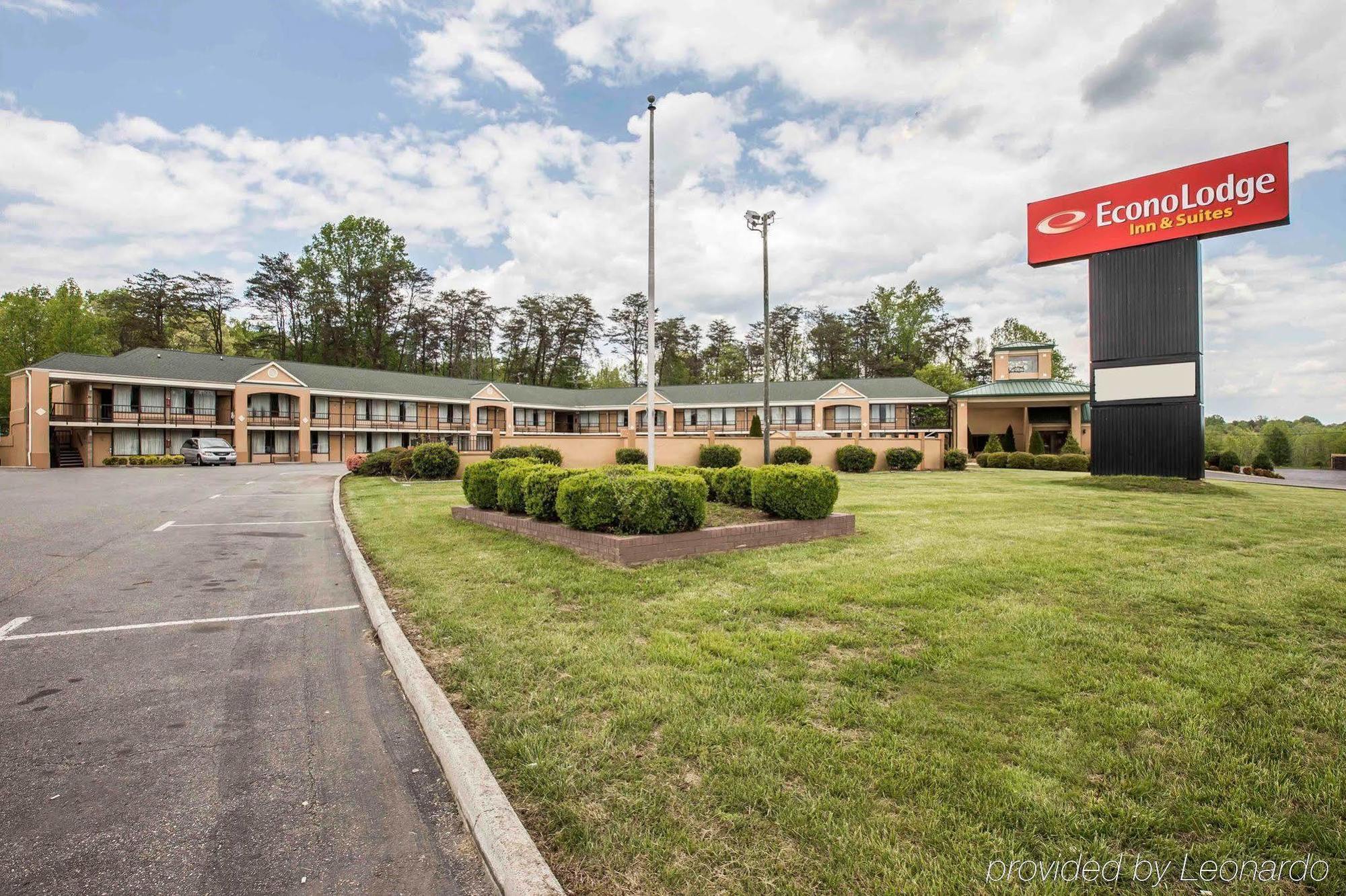 Econo Lodge Inn And Suites - Pilot Mountain Motel
