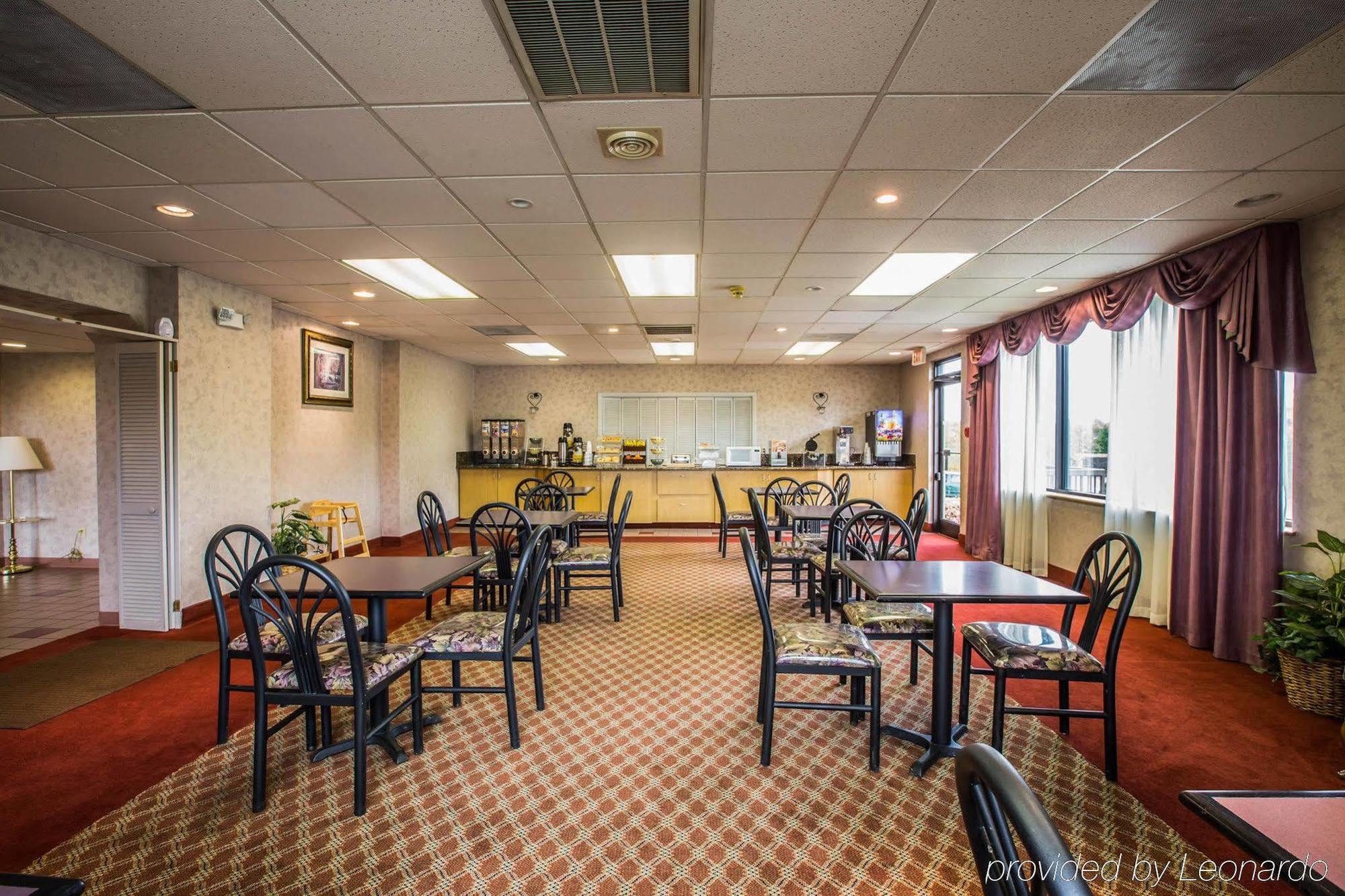 Econo Lodge Inn And Suites - Pilot Mountain Motel