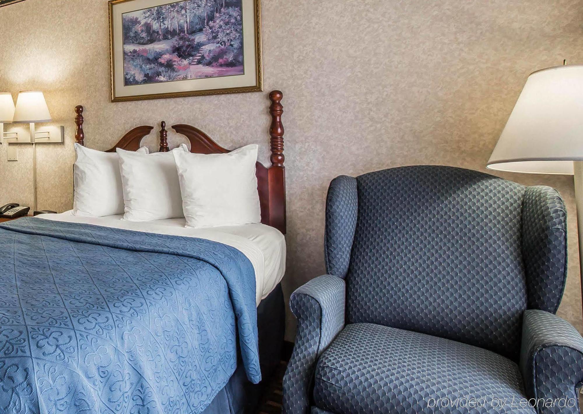 Econo Lodge Inn And Suites - Pilot Mountain 2*